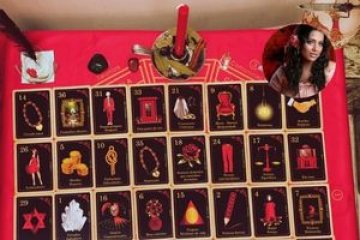 Mesa Real com baralho de Dona Maria Padilha